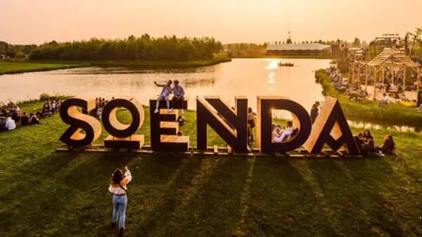 Geluidsmetingen bij festival soenda, Niels de Vries JPG